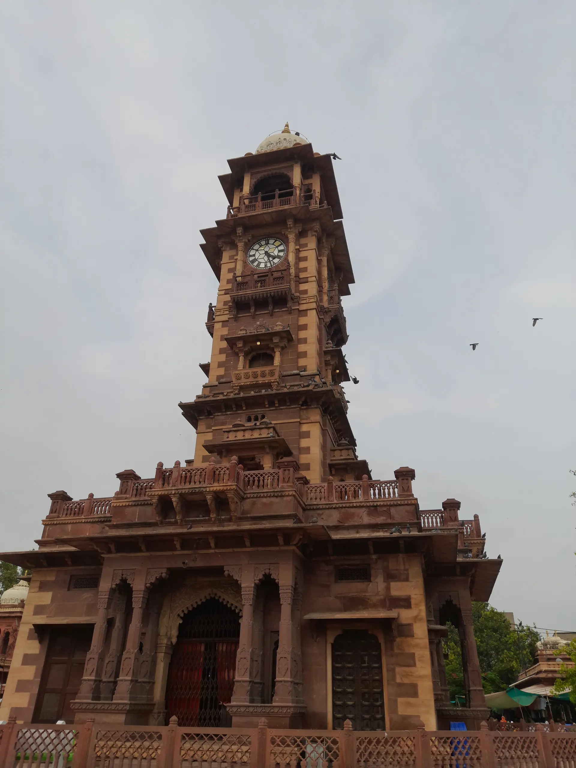 Best Time to Visit the Clock Tower Market
